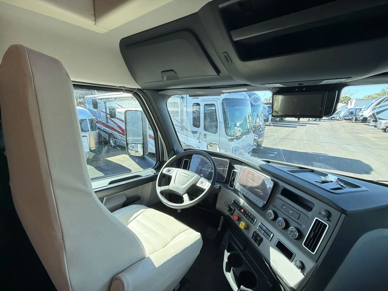 2026 Entegra Coach Centurion 39N - Photo 3