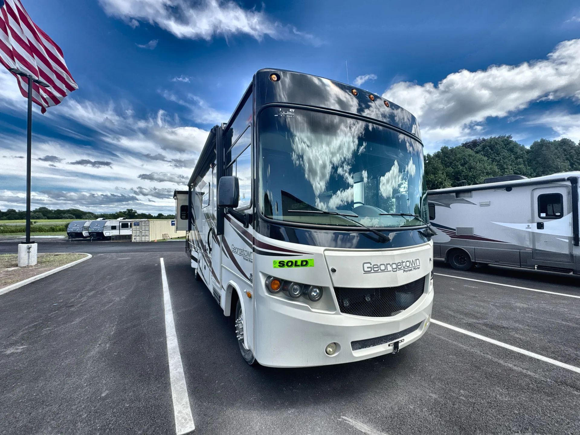 2014 Forest River Georgetown 329DS - Photo 2