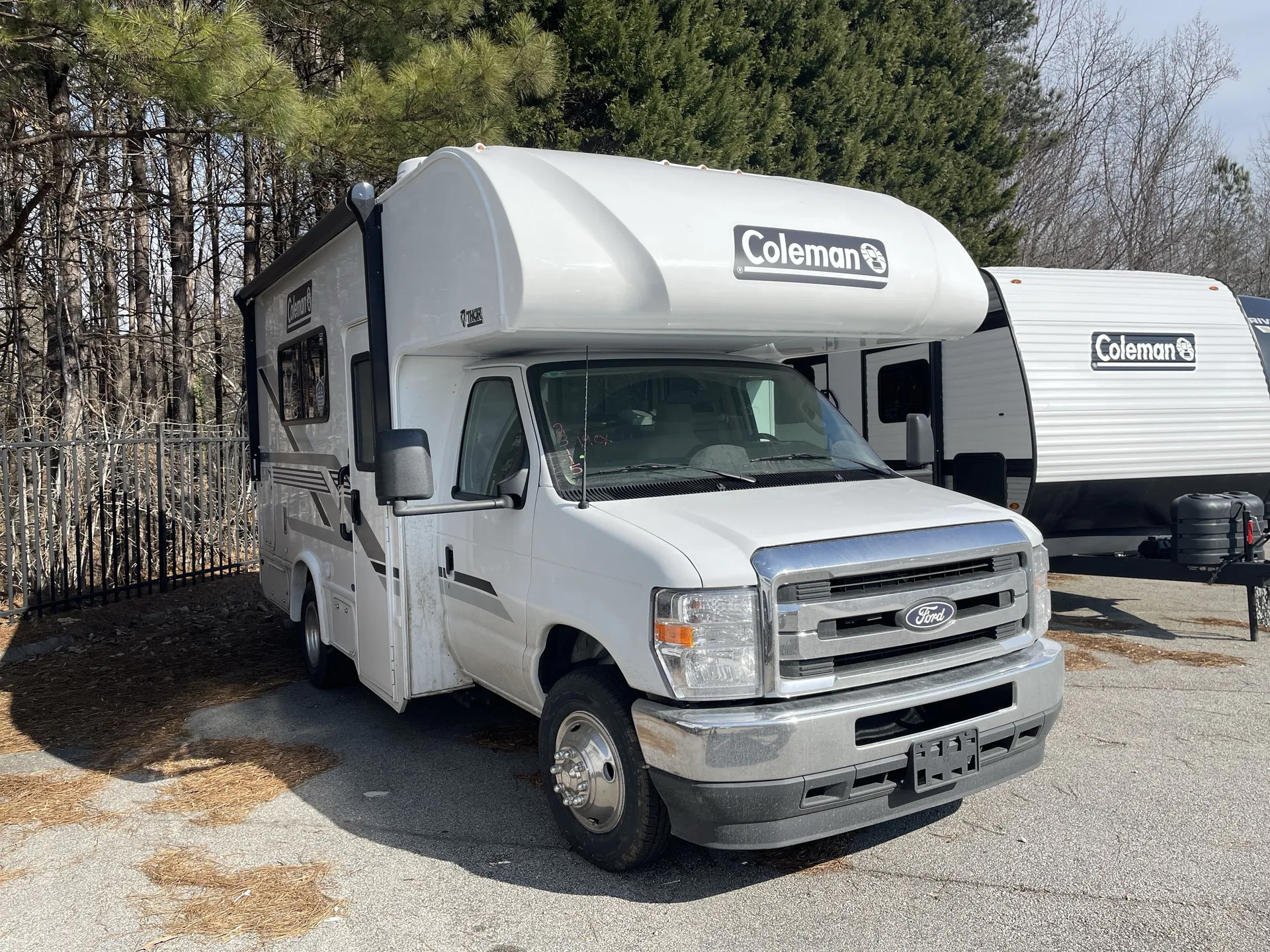 2026 Thor Motor Coach Coleman 19CX - Photo 2