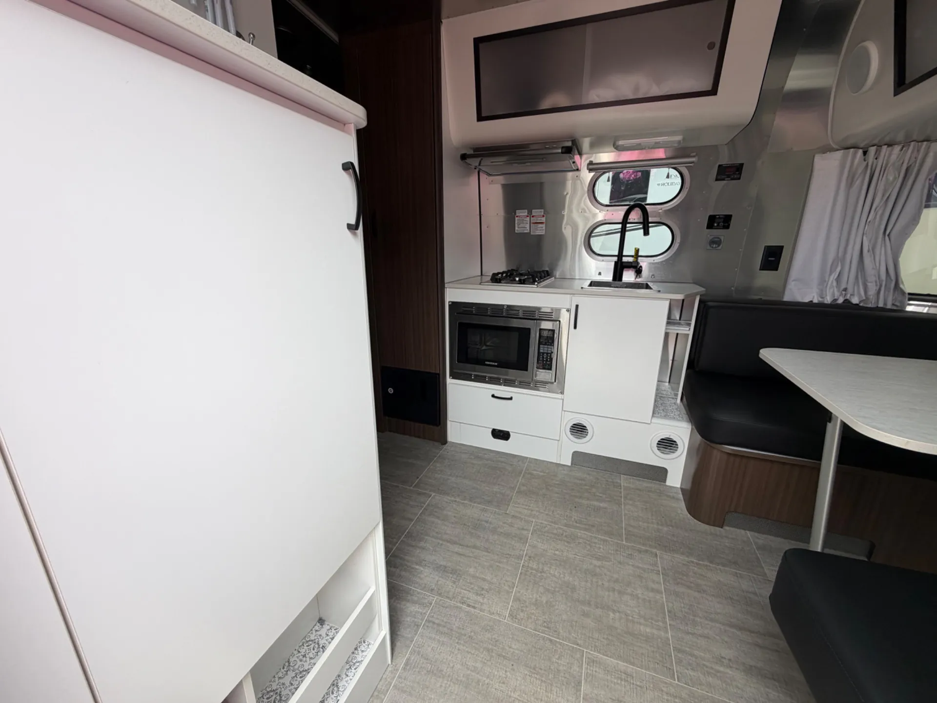 2021 Airstream Caravel 19CB - Photo 3