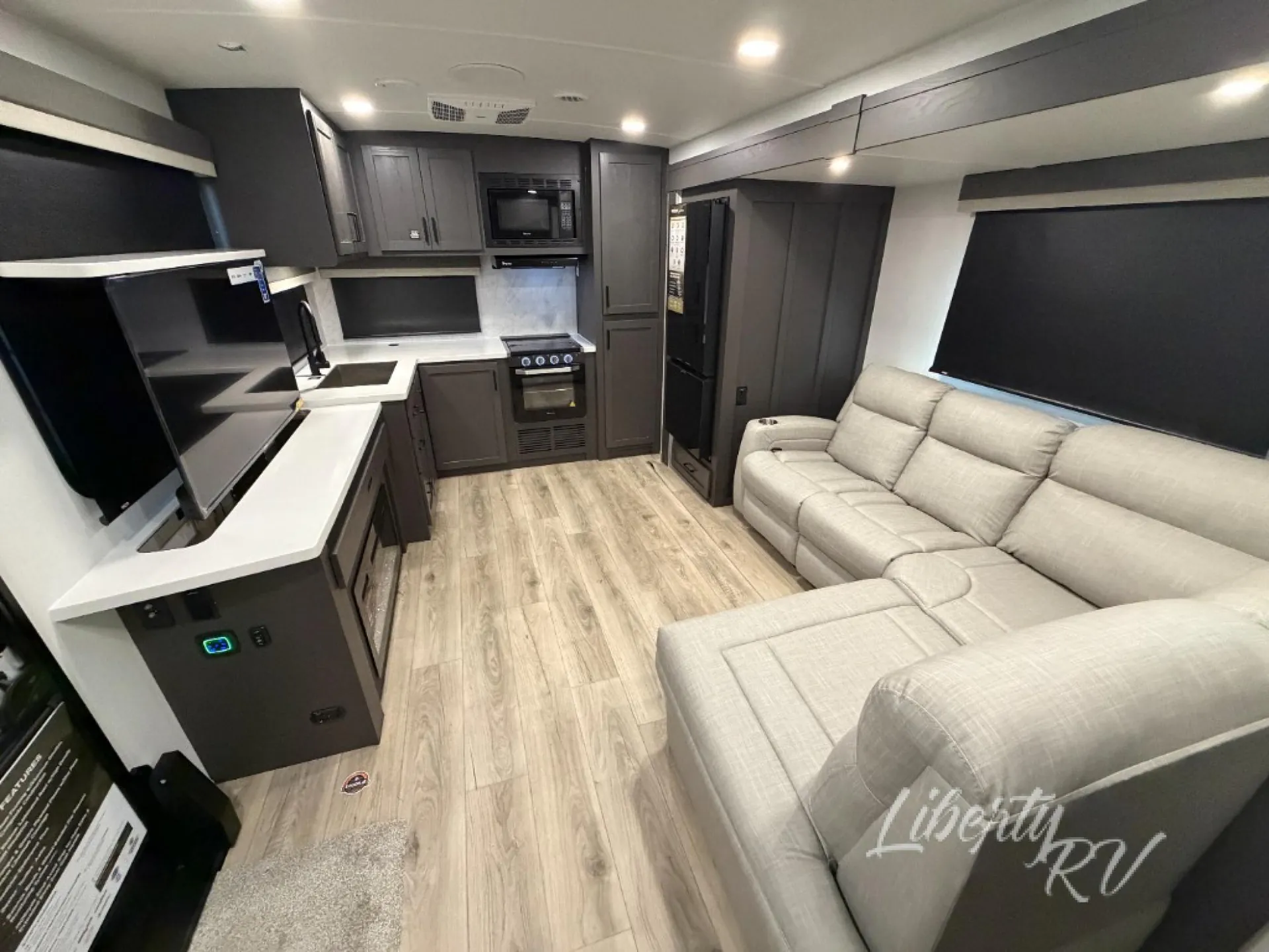 2027 Forest River Rockwood Ultra Lite 2711RK — Photo 7
