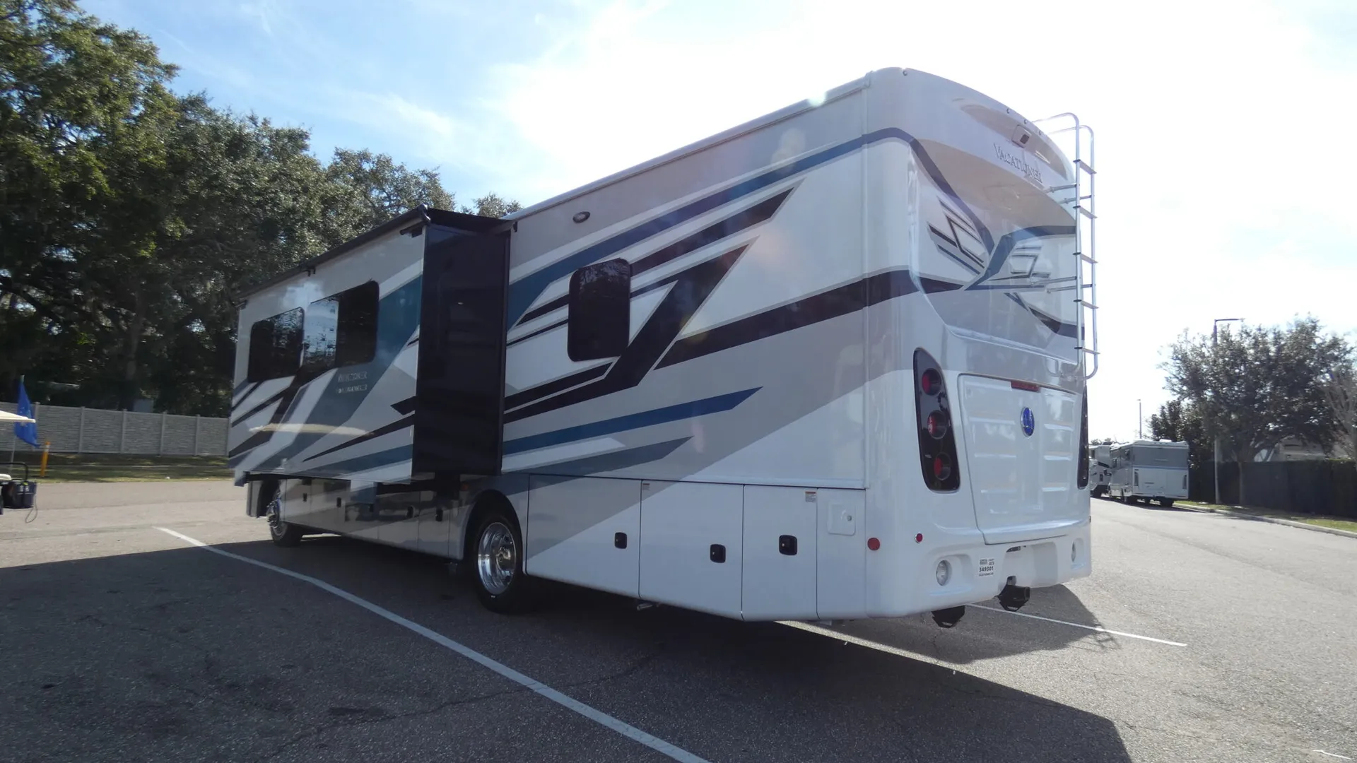 2026 Holiday Rambler Vacationer 35K - Photo 4