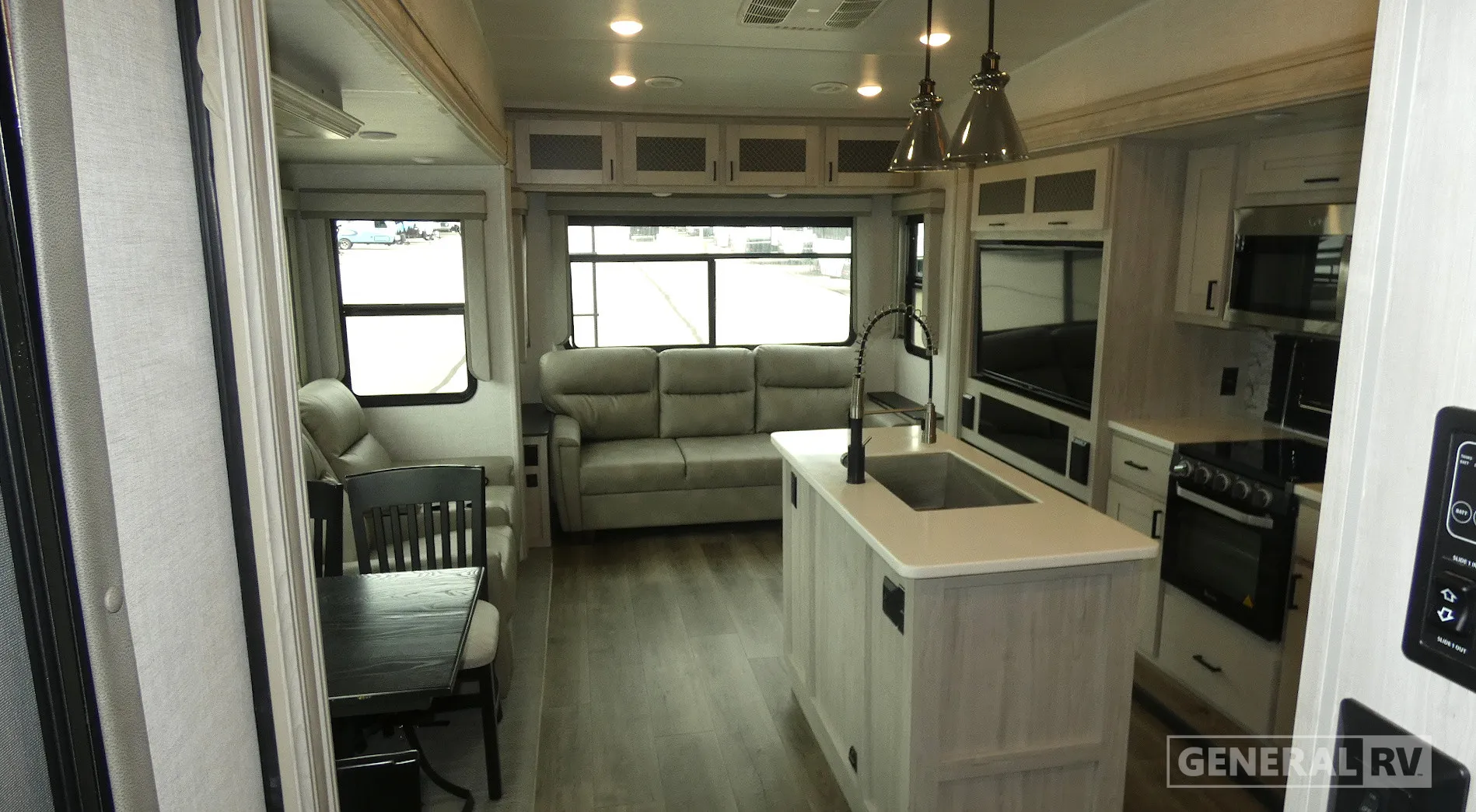 2022 EAST TO WEST Tandara 285RL - Photo 3