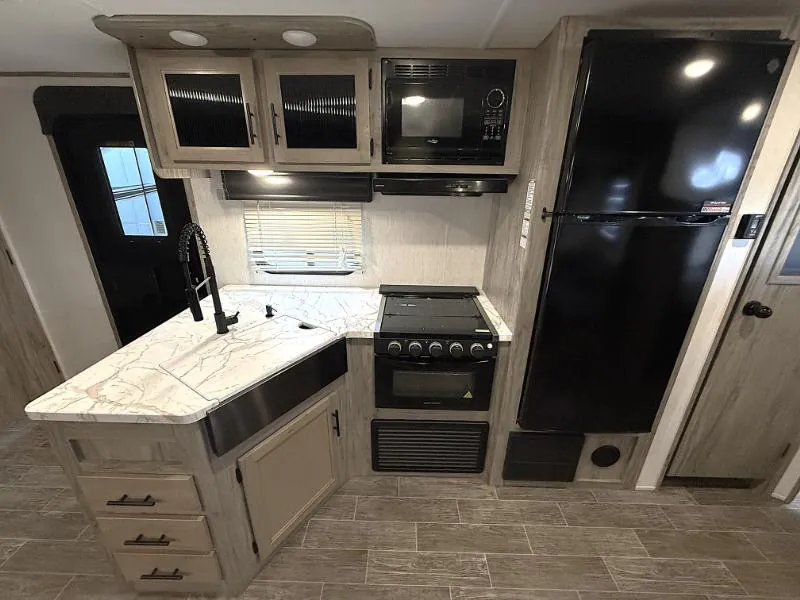2022 Forest River Cherokee Alpha Wolf 26DBH-L, Photos photo 15