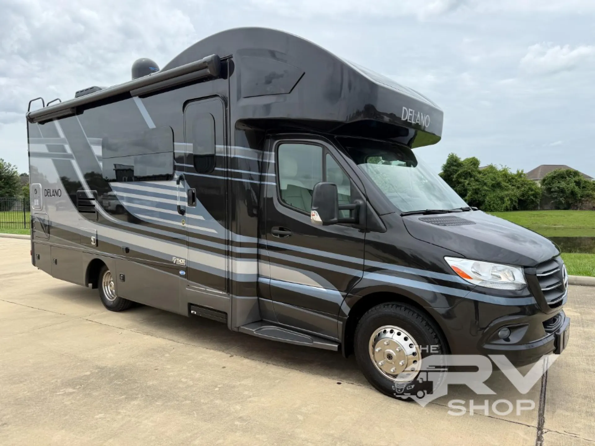 2021 Thor Motor Coach Delano 24FB - Photo 2