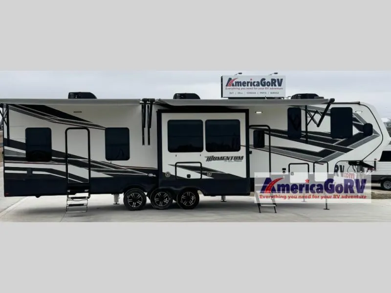 2022 Grand Design Momentum 381MS - Photo 3