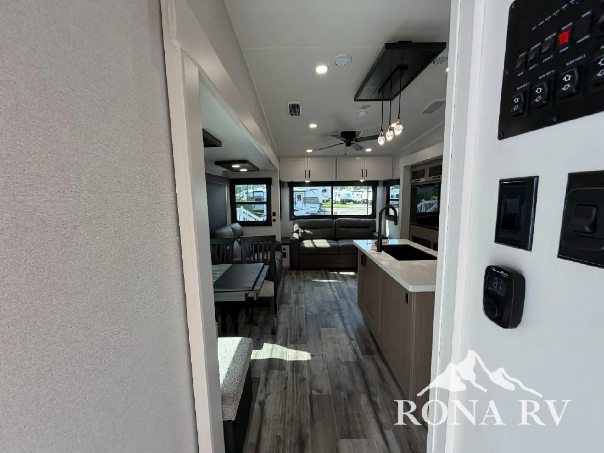 2027 Highland Ridge Roamer 35MRQS - Photo 3