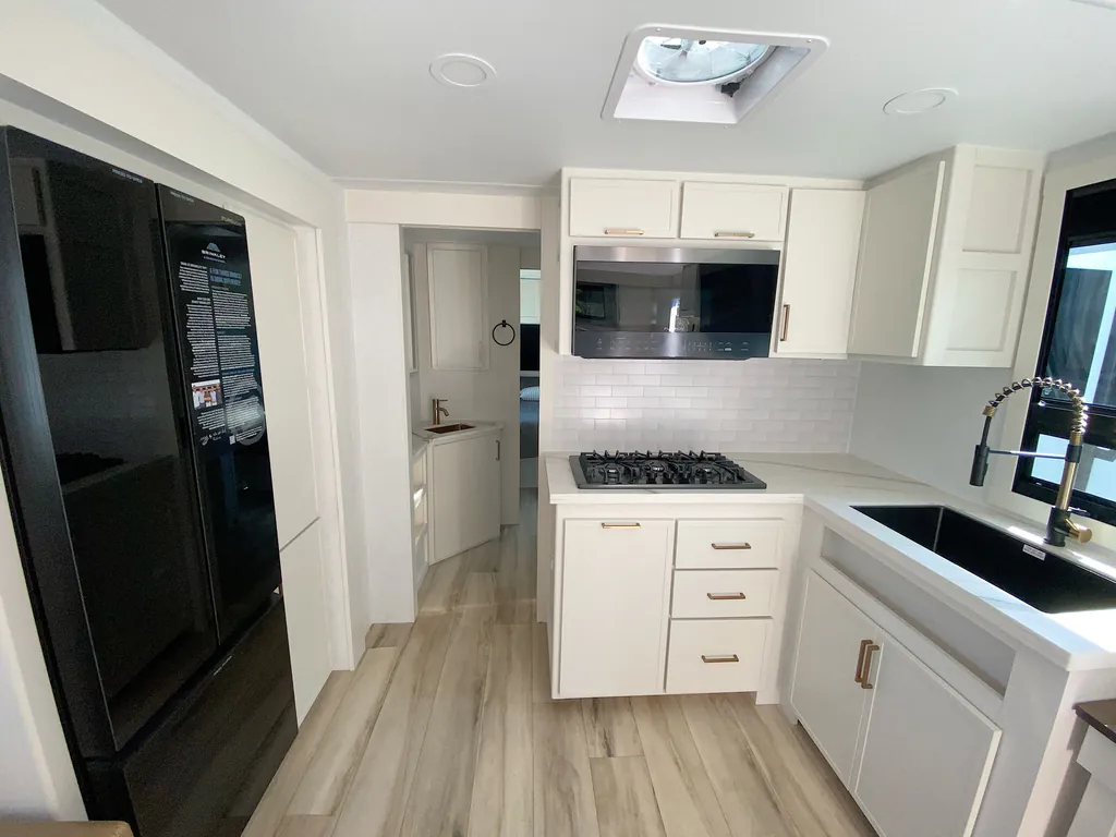 2026 Brinkley Model I 294, Photos photo 15