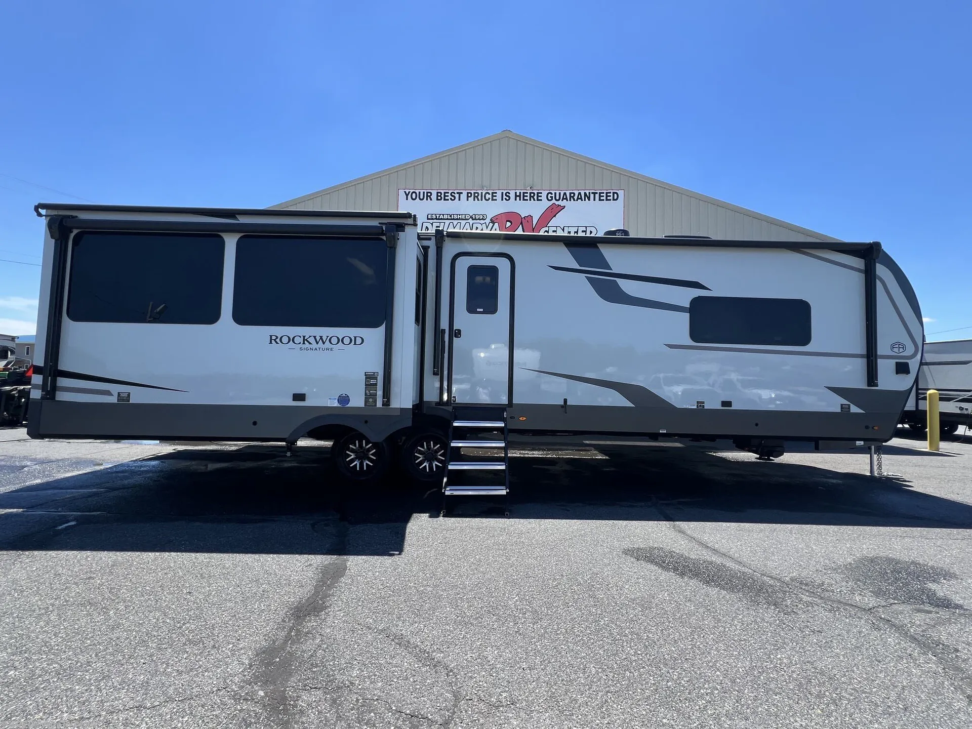2027 Forest River Rockwood Signature 8393RK - Photo 2