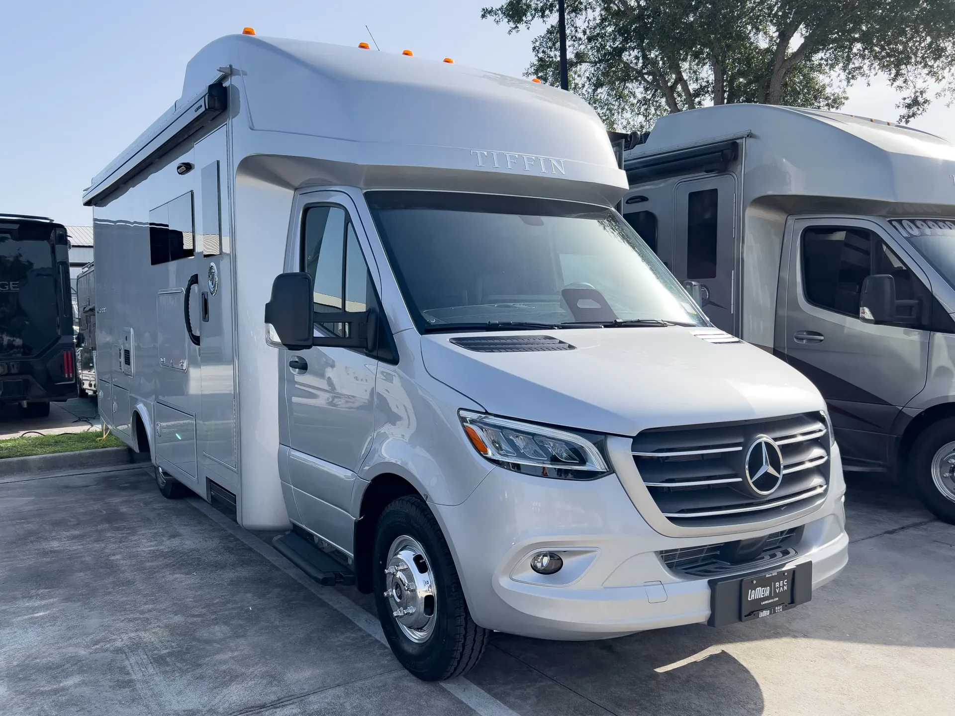 2027 Tiffin Wayfarer 25 RW dealer photo 1 from La Mesa RV Center