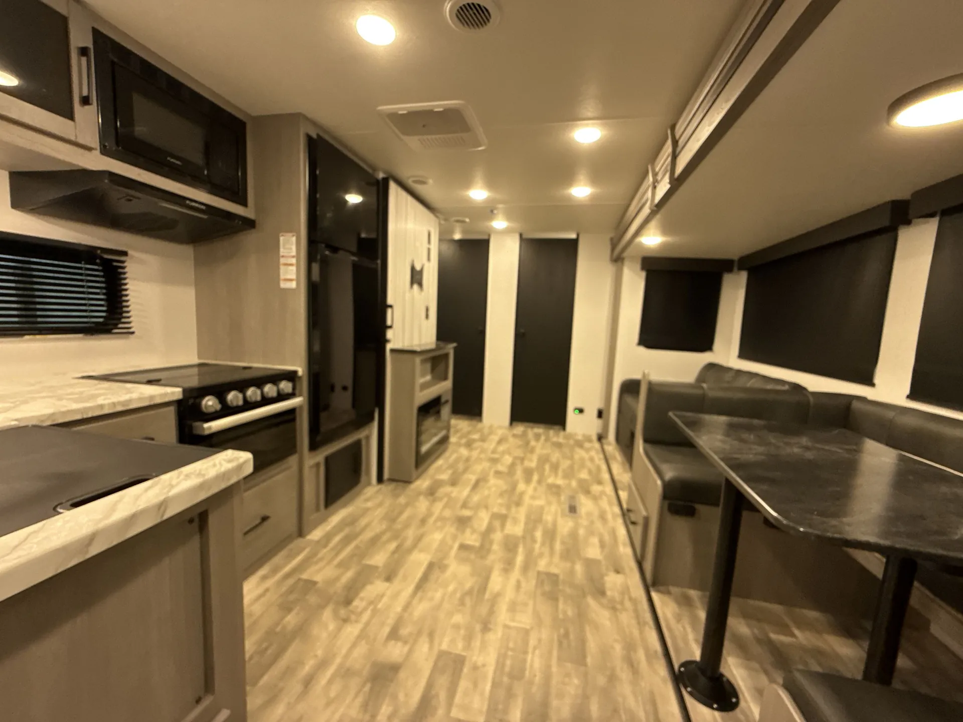 2024 Dutchmen Kodiak Ultra-Lite Ultra-Lite 302BHSL — living area main