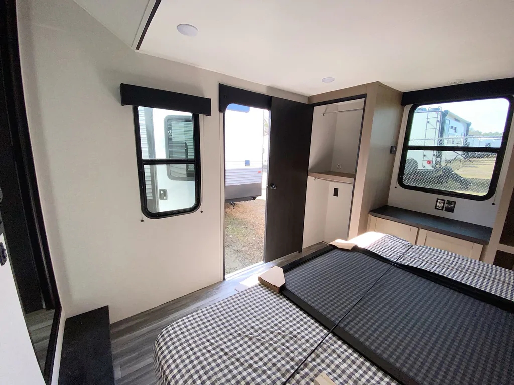 2026 Jayco Jay Flight Bungalow 404LOFT DS, Photos photo 4