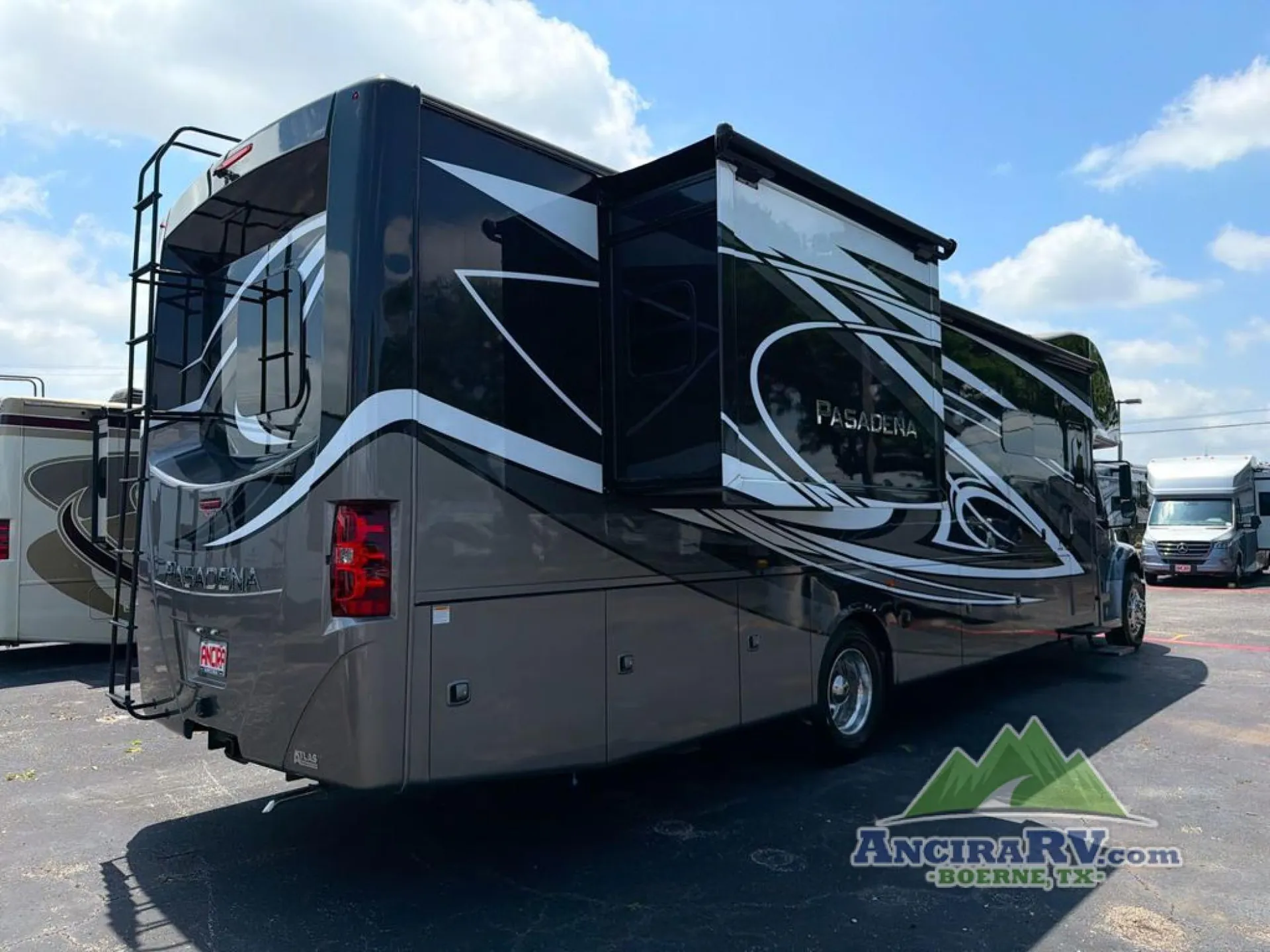 2023 Thor Motor Coach Pasadena 38MX - Photo 3