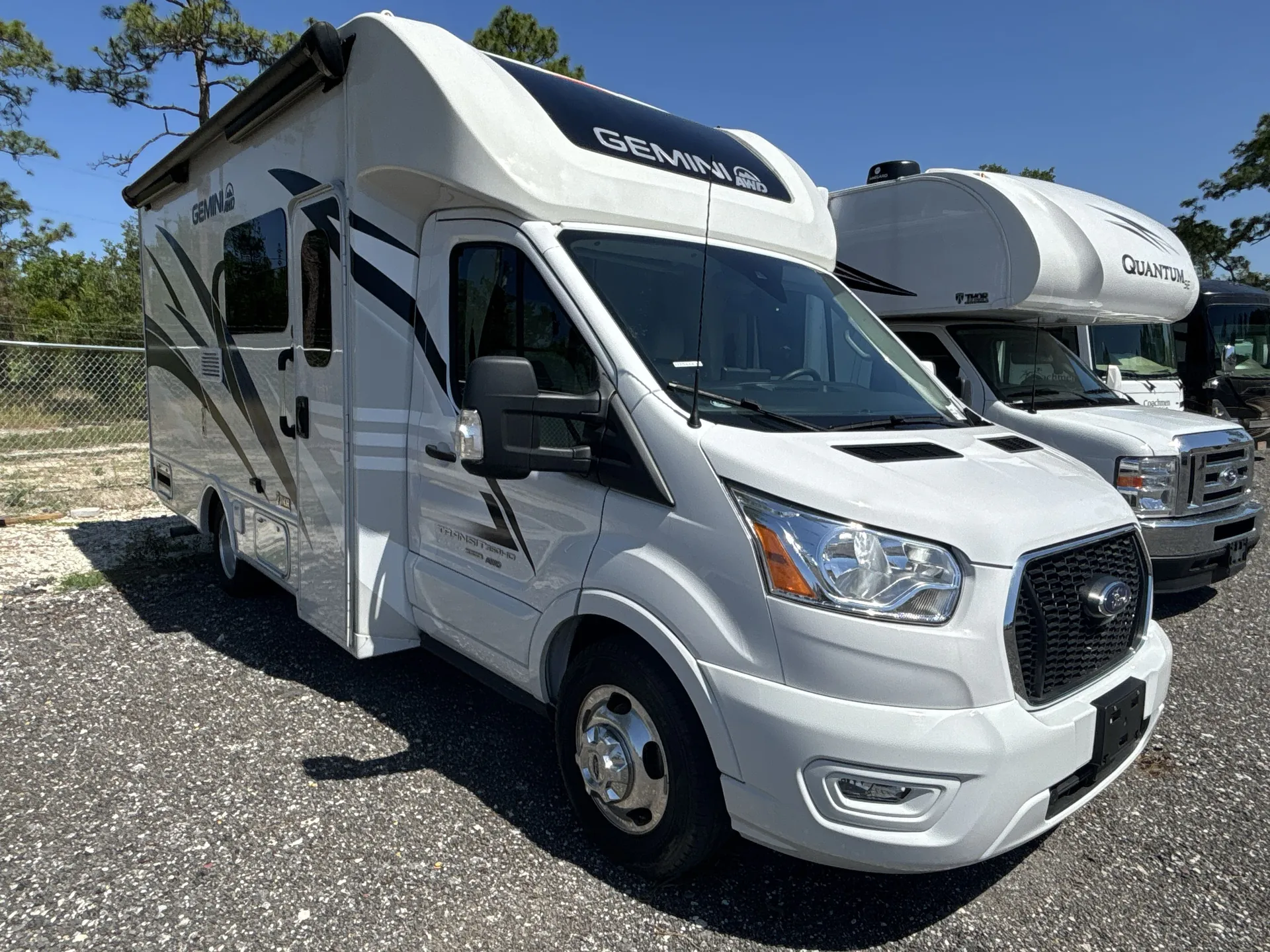 2023 Thor Motor Coach Gemini 23TW - Photo 2