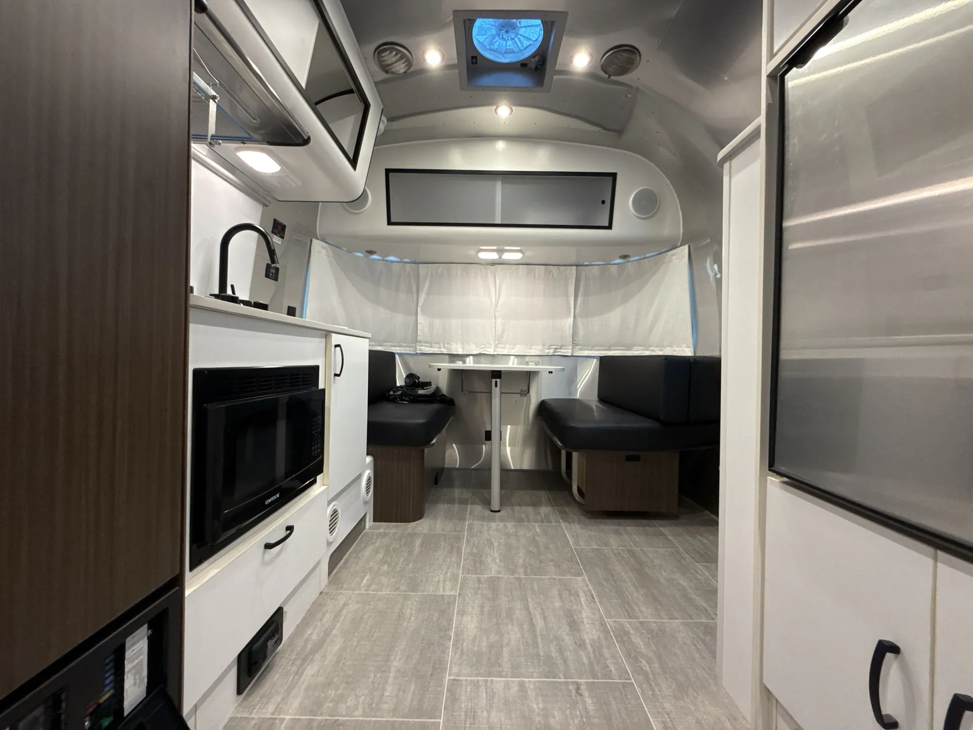 2021 Airstream Caravel 19CB — living area main