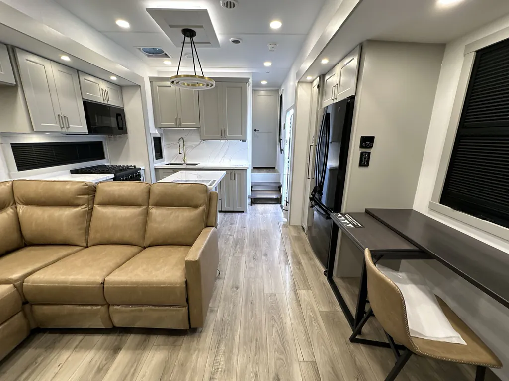 2026 Brinkley Model G 4150, Photos photo 17
