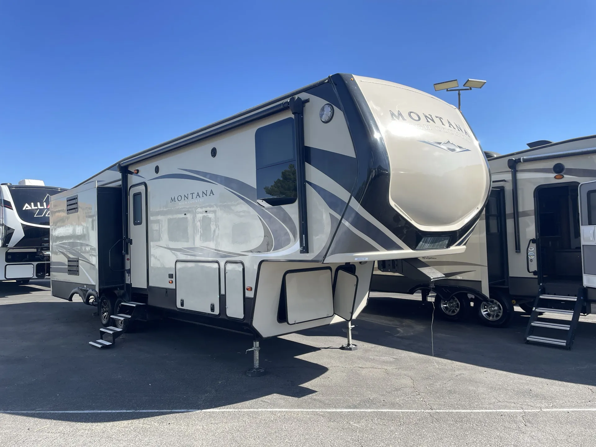 2018 Keystone Montana High Country 305RL - Main photo