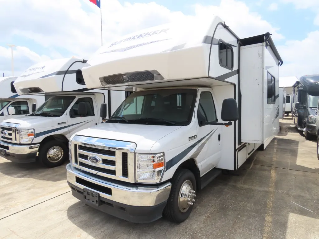 2023 Forest River SUNSEEKER LE 3250 Class C Motorhome - Photo 4