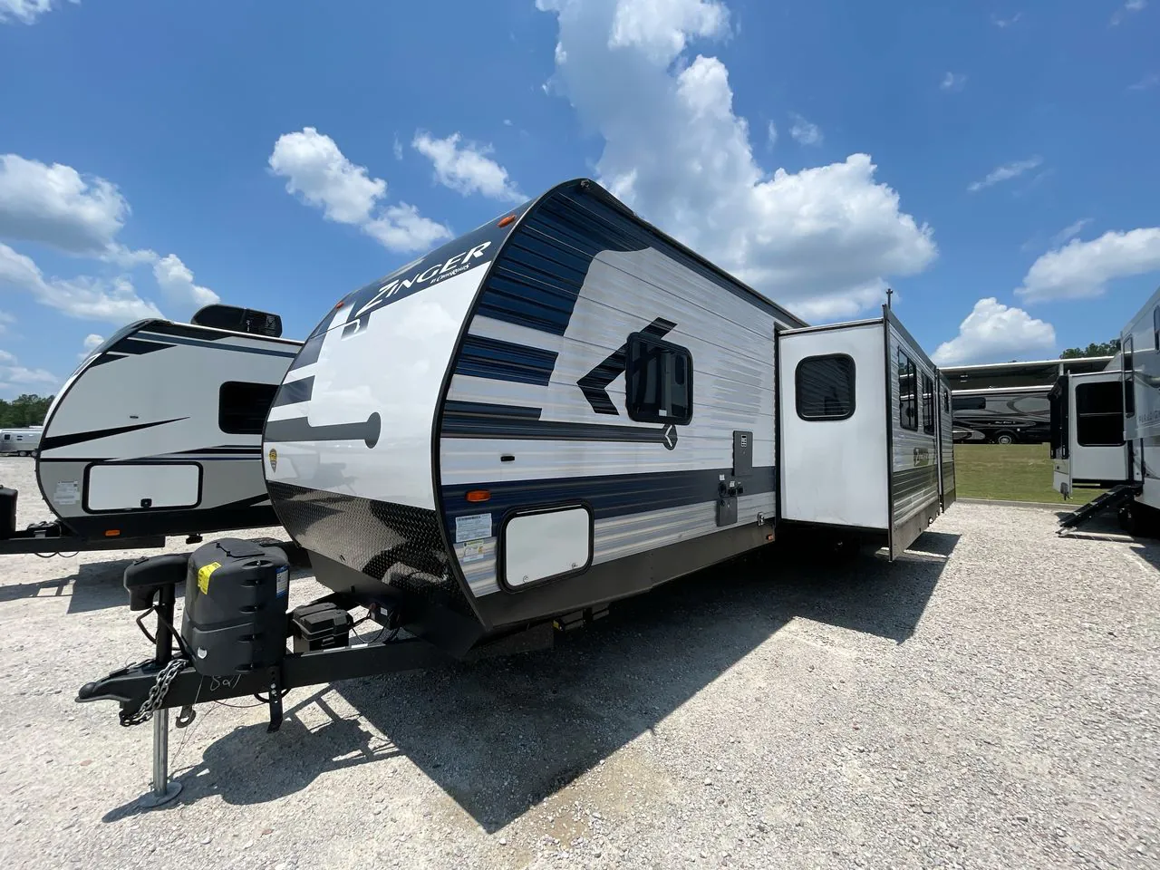2022 CrossRoads Zinger 331BH - Photo 2