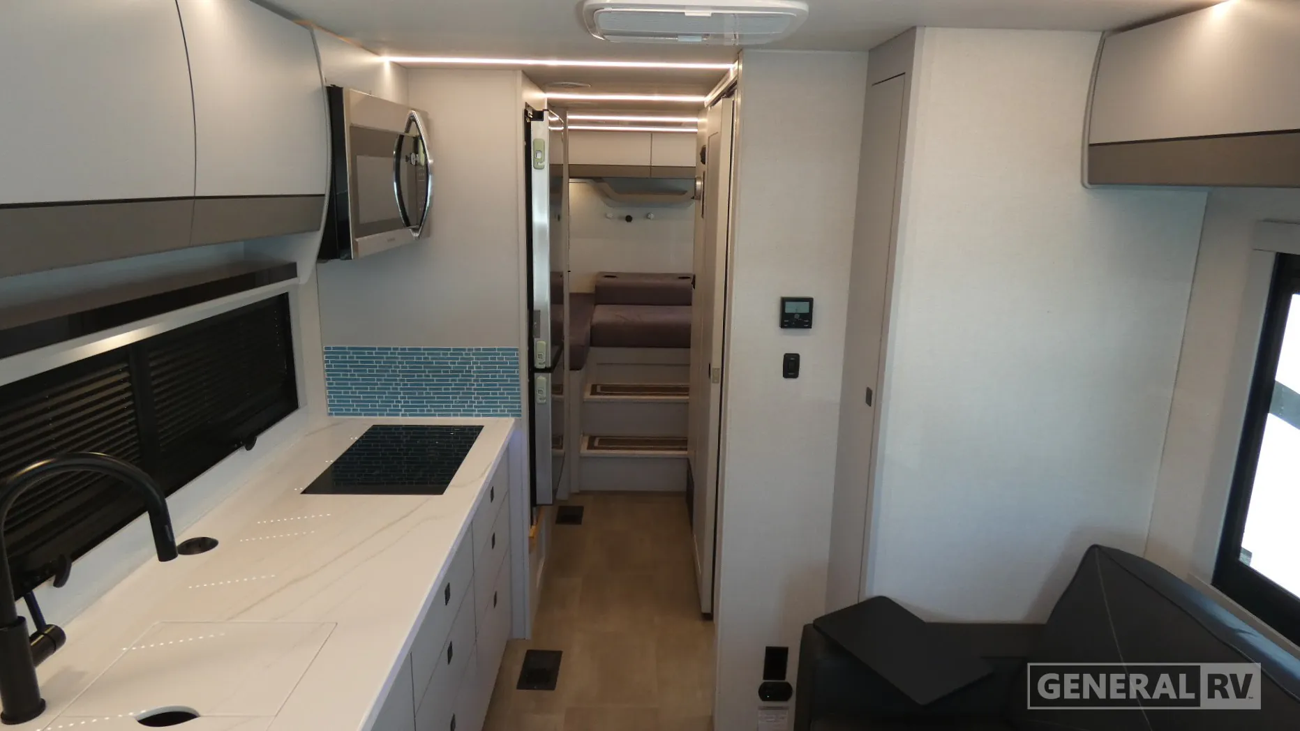 2025 Coachmen Euro 25LE - Photo 3