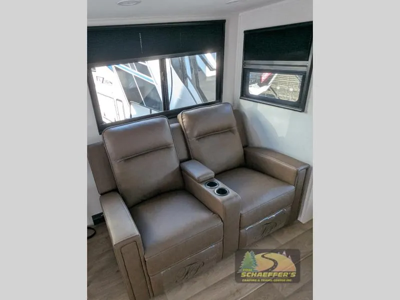 2027 Grand Design Imagine 2970RL - Photo 3