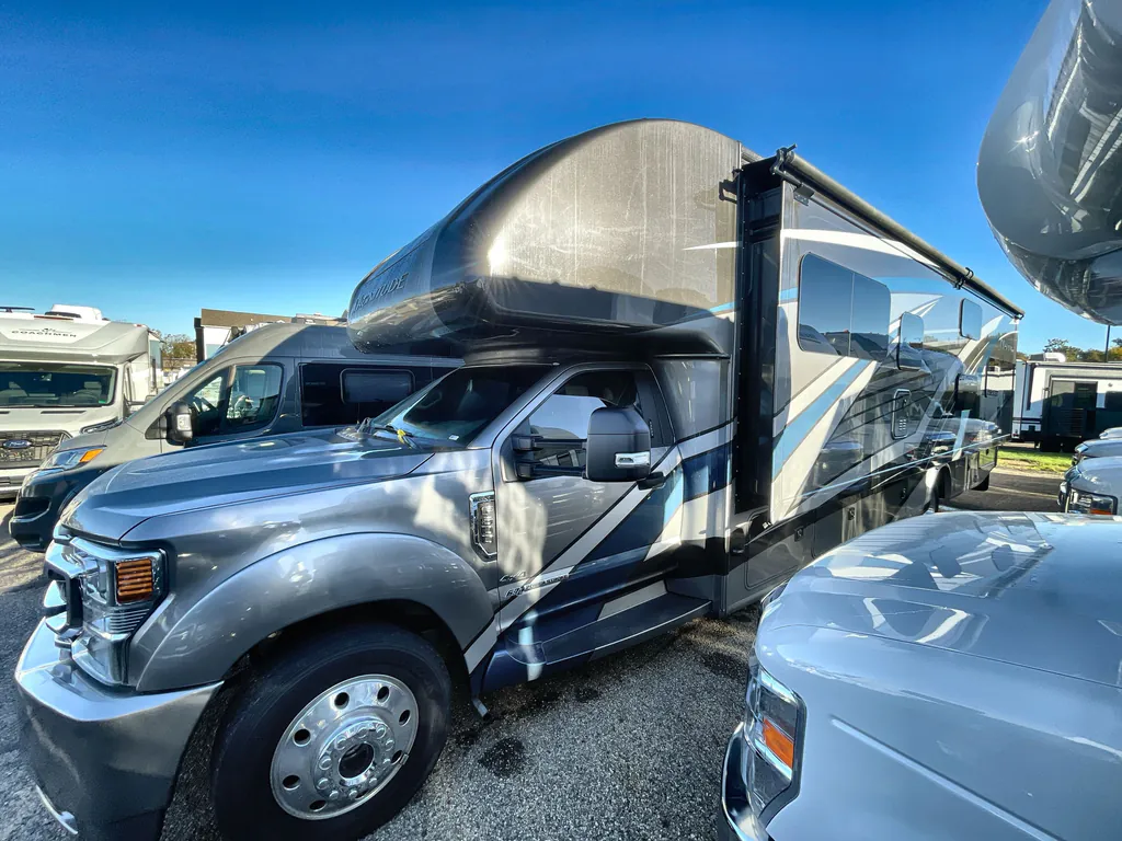 2022 Thor Motor Coach Magnitude RS36, Photos photo 6