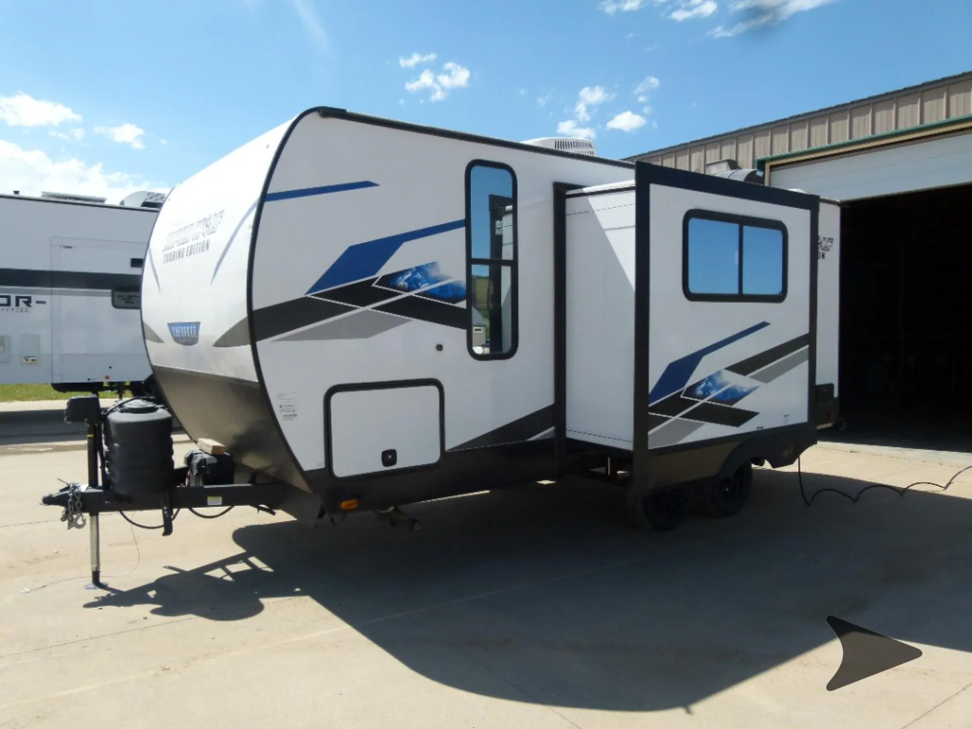 2024 Forest River Cherokee Alpha Wolf Touring Edition 17CB - Photo 2