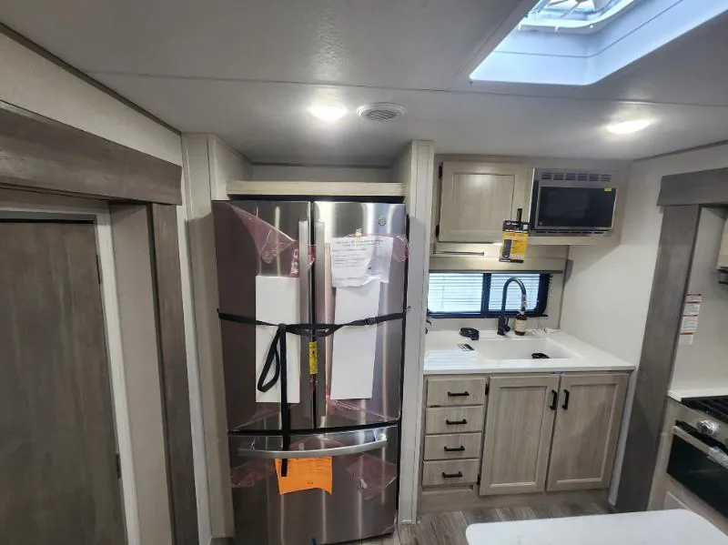 2026 Coachmen Catalina Legacy Edition 323MAZE, Photos photo 6