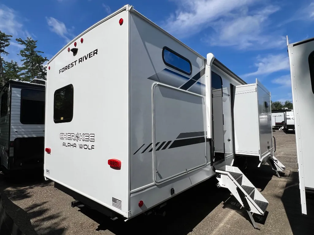 2026 Forest River Cherokee Alpha Wolf 33BH, Photos photo 6