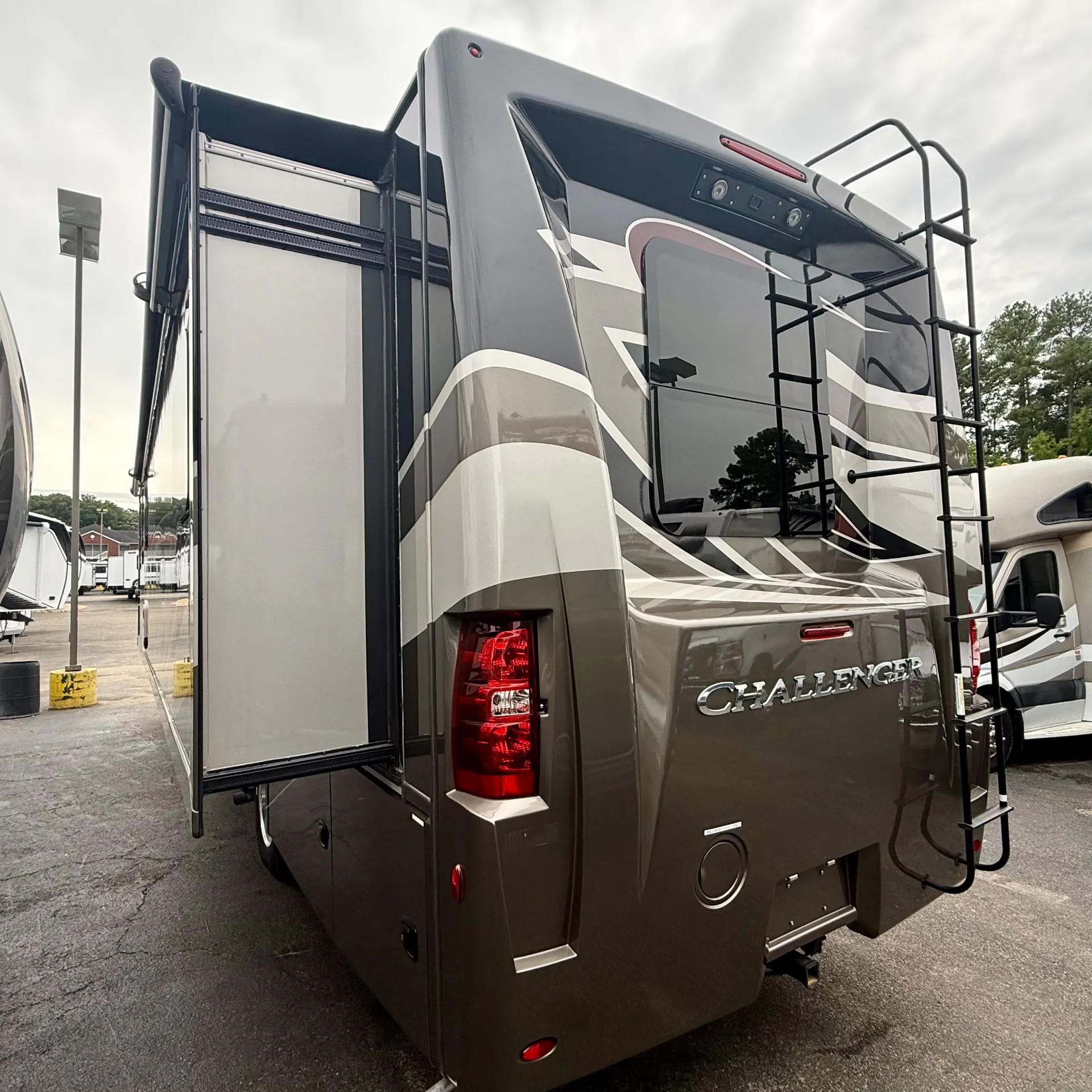 2023 Thor Motor Coach Challenger 36FA - Photo 4