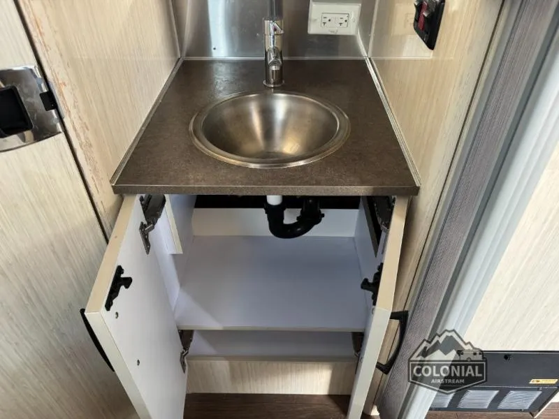 2015 Airstream International Serenity 19C - Photo 2