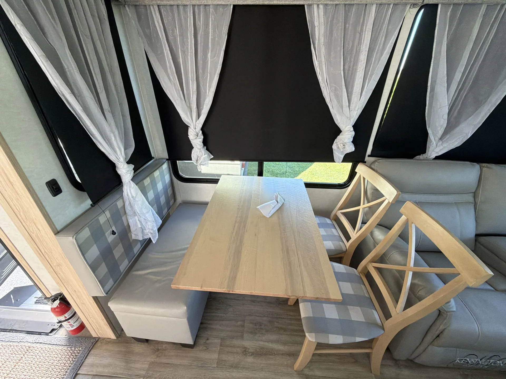 2022 Alliance RV Avenue 32RLS — living area main