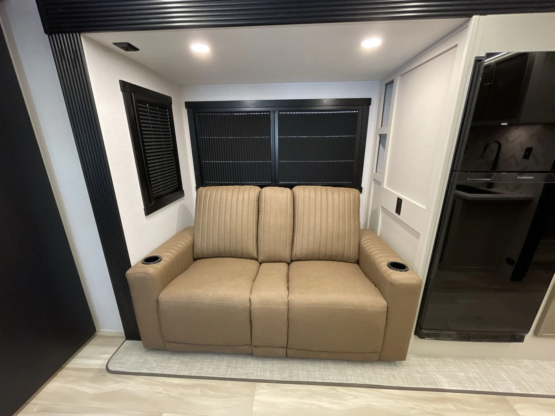 2027 Forest River Wildwood Heritage Glen 265BSRB — couch