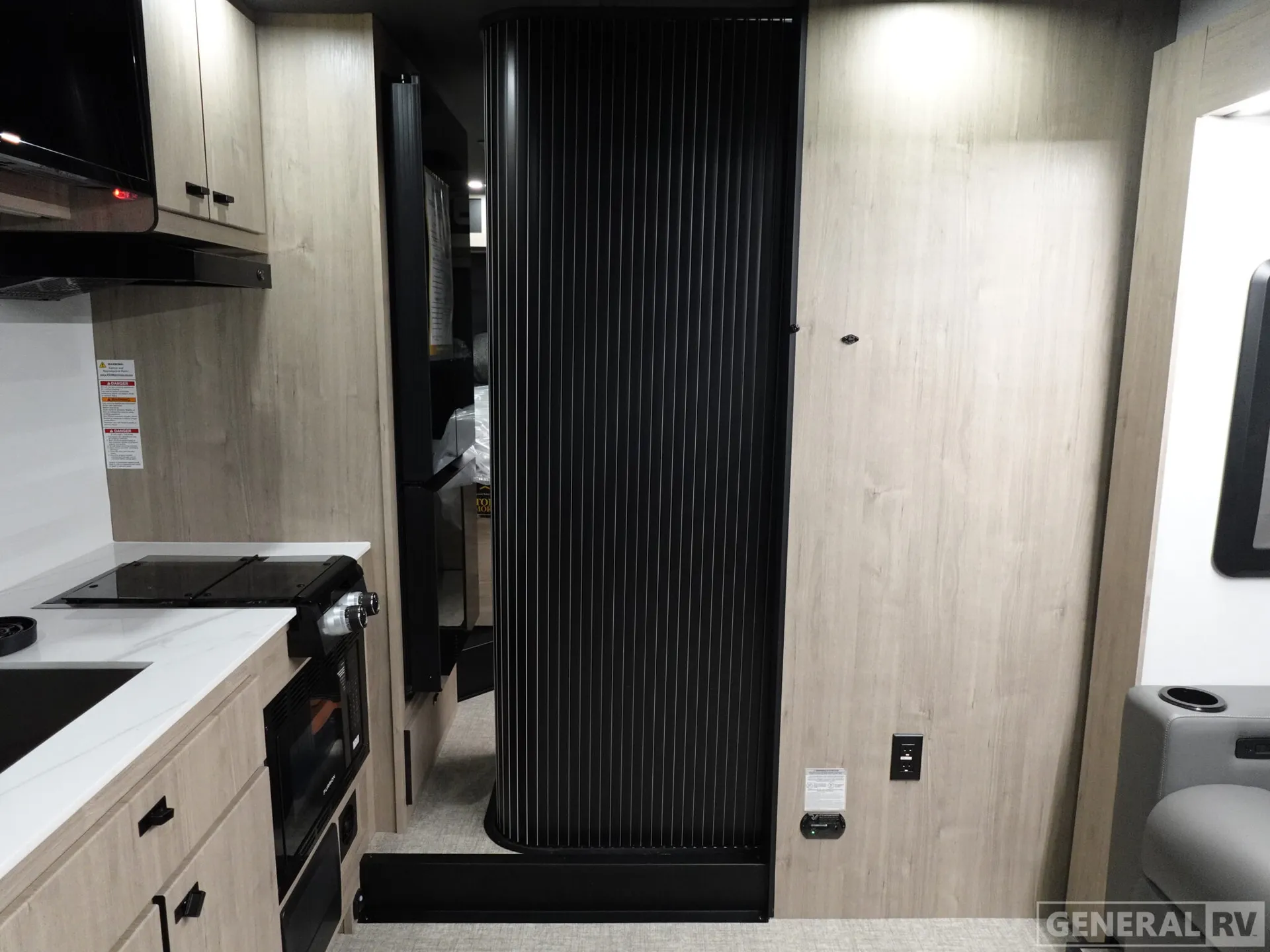 2026 Grand Design Lineage Series M 25TK - Photo 3