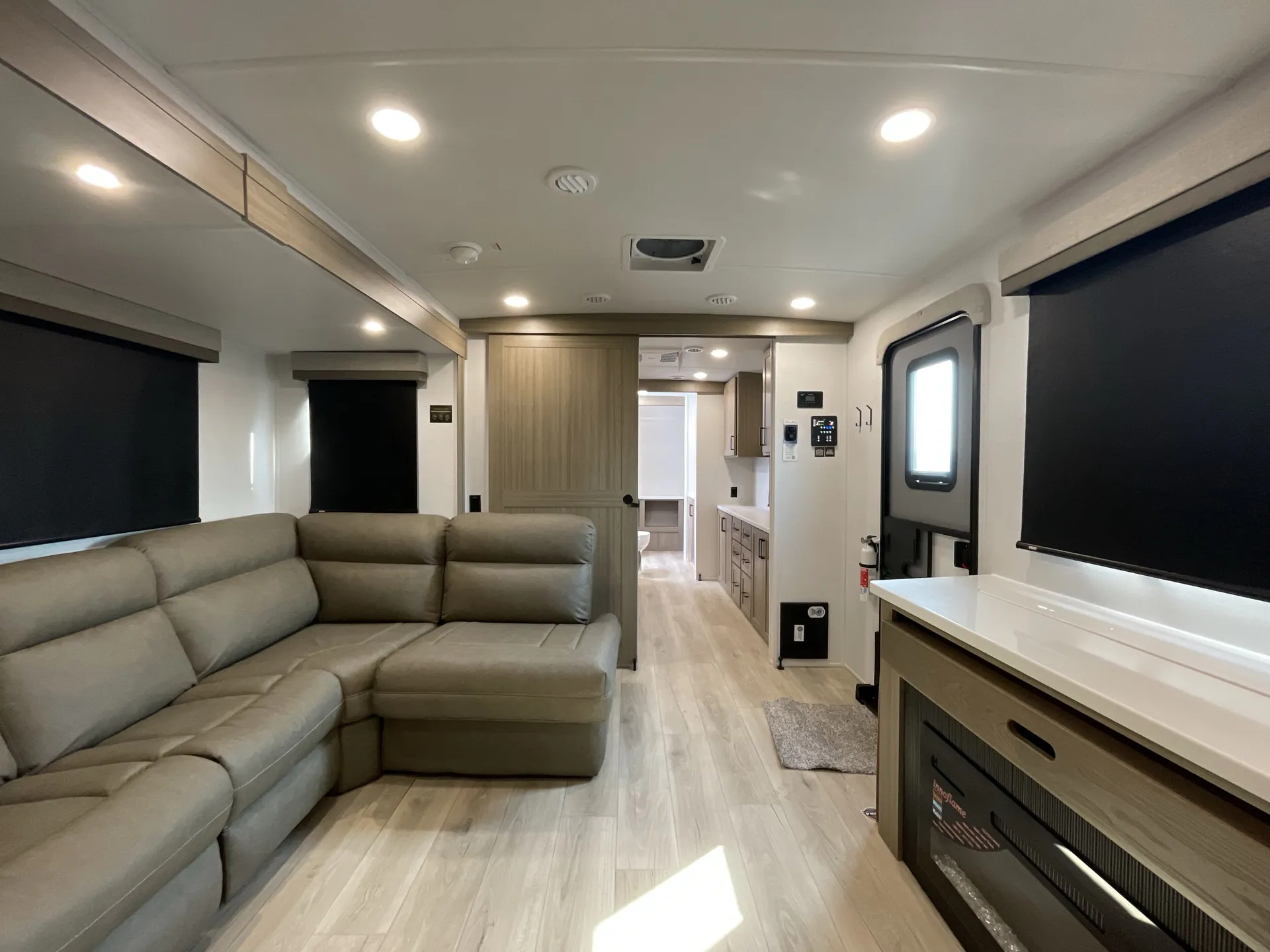 2027 Forest River Rockwood Ultra Lite 2711RK — living area main