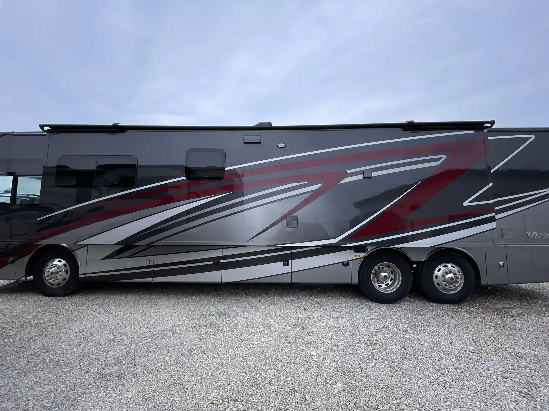 2023 Thor Motor Coach Venetian F42 - Photo 3
