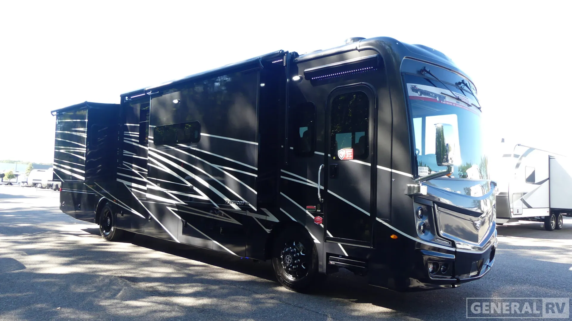 2026 Fleetwood Discovery 38N - Photo 2