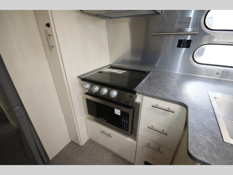 2022 Airstream Flying Cloud 25RB - Photo 3