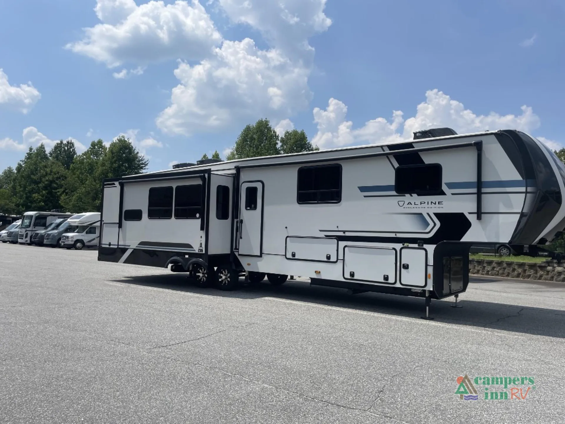 2026 Keystone Avalanche 379MB - Photo 2