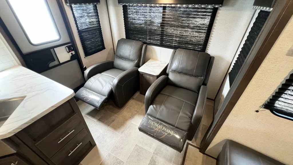 2021 Dutchmen Coleman Light 2715RL - Photo 4