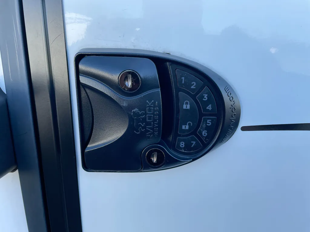 2023 Keystone Avalanche 390DS, Photos photo 35