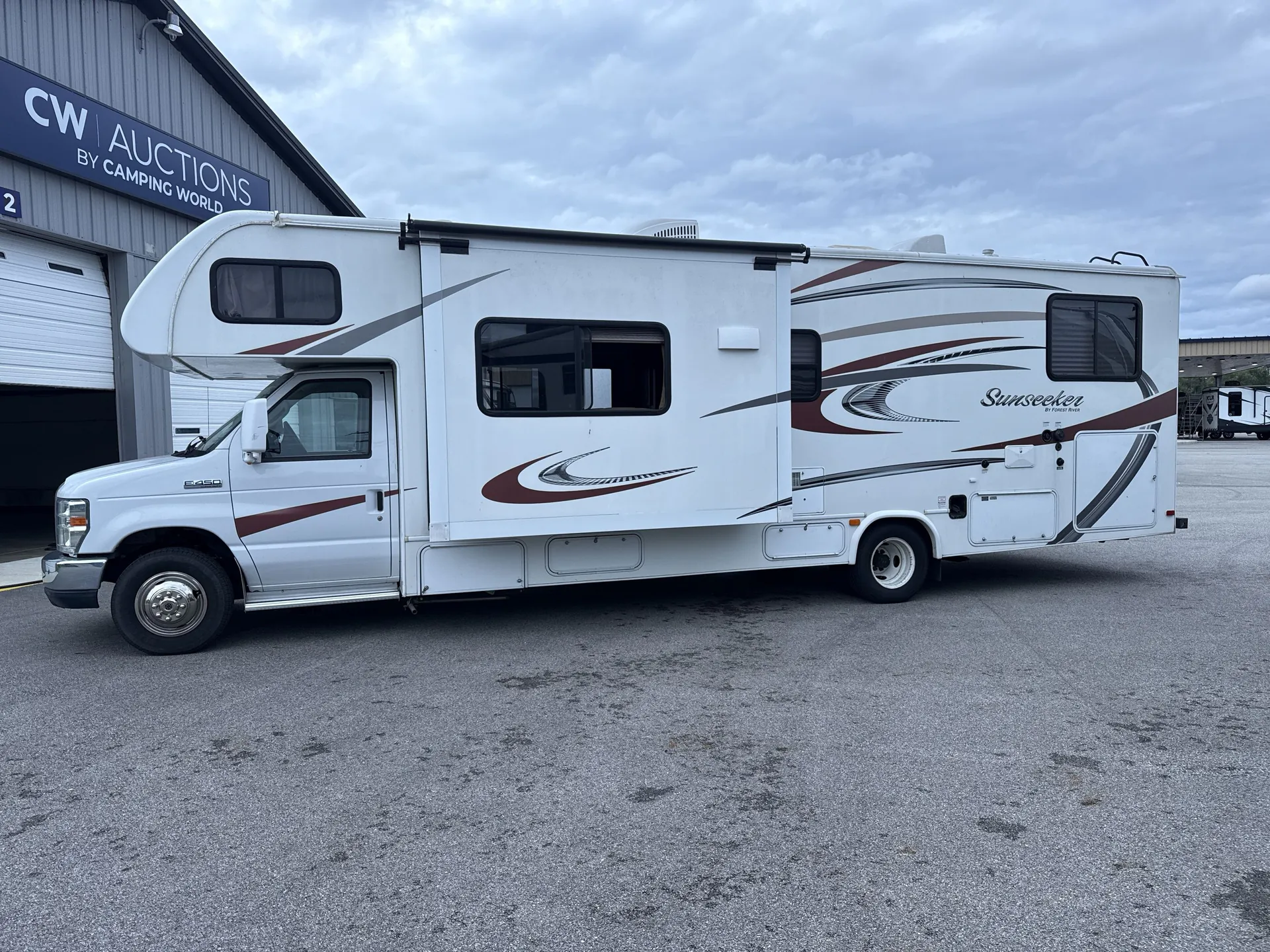 2015 Forest River Sunseeker 3170DS — off campside