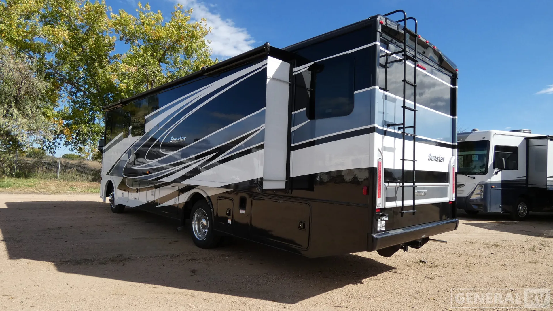 2025 Winnebago Sunstar 33K - Photo 4