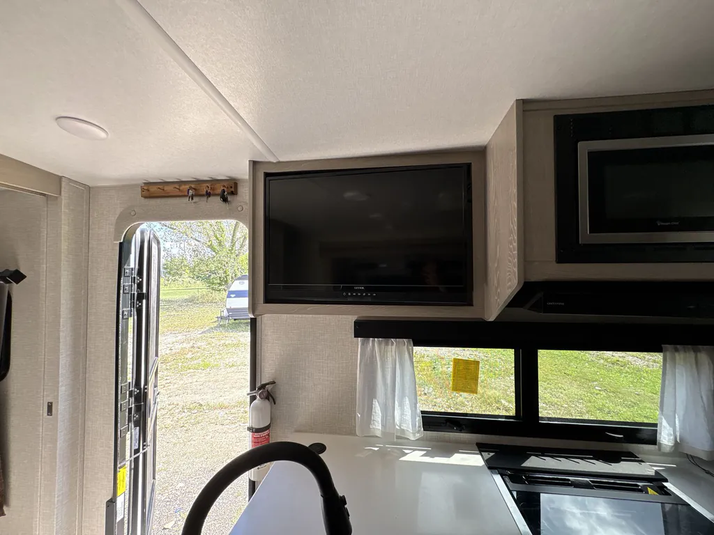 2023 Forest River Flagstaff Micro Lite 25BRDS, Photos photo 16