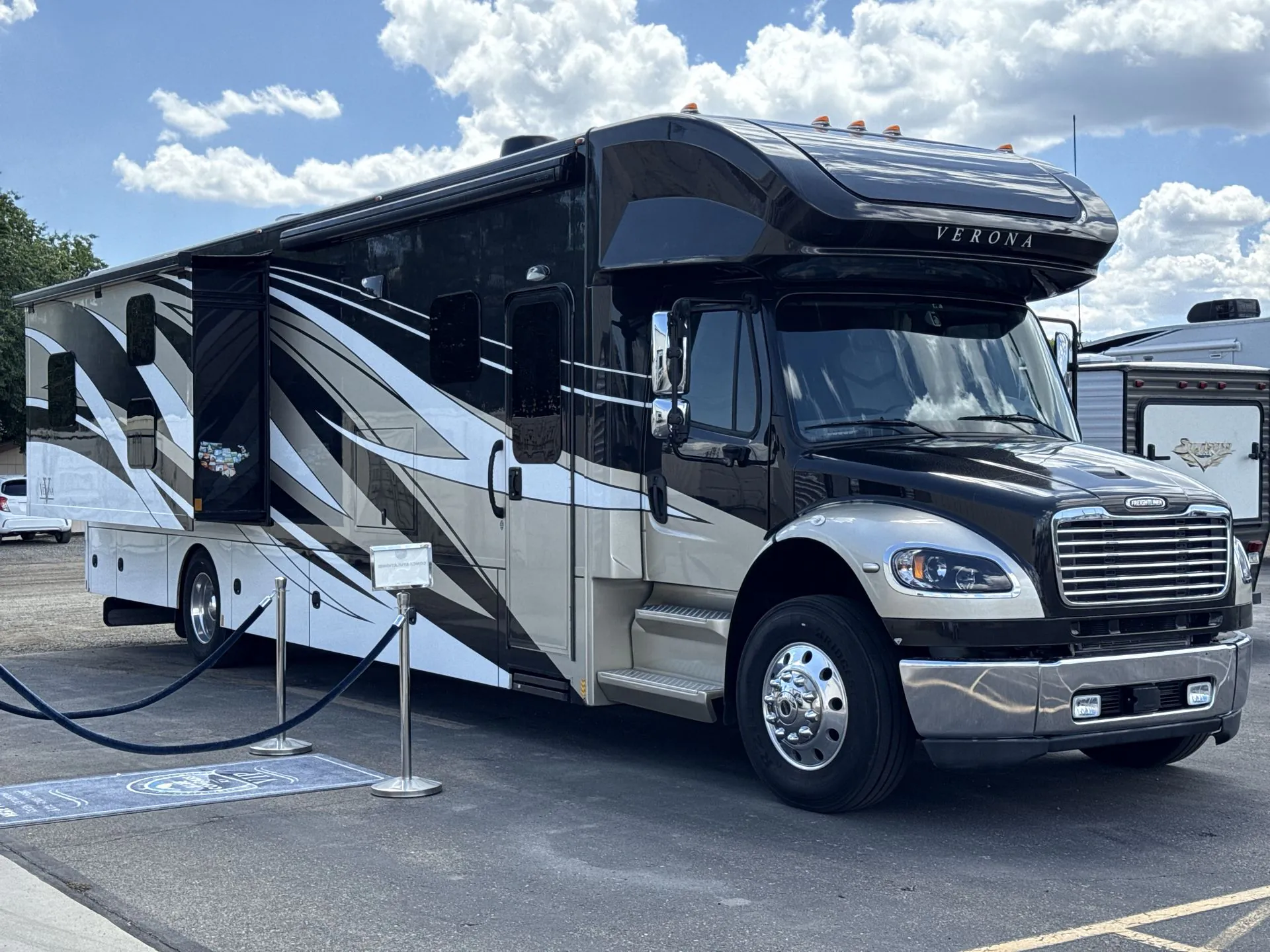 2023 Renegade RV Verona 40VBH - Photo 2