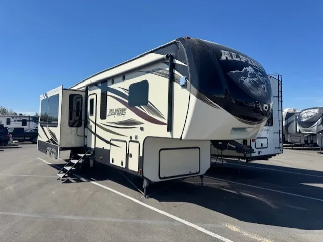 2018 Keystone Rv ALPINE 3400RS - Photo 2