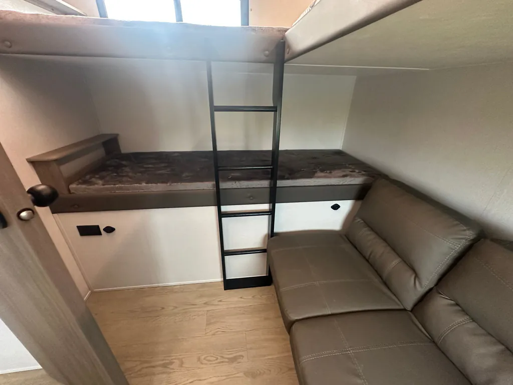 2026 Coachmen Freedom Express Select 30SE, Photos photo 44