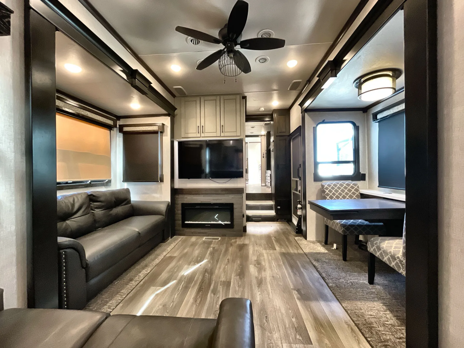 2021 CrossRoads Redwood RW4001LK — living area main