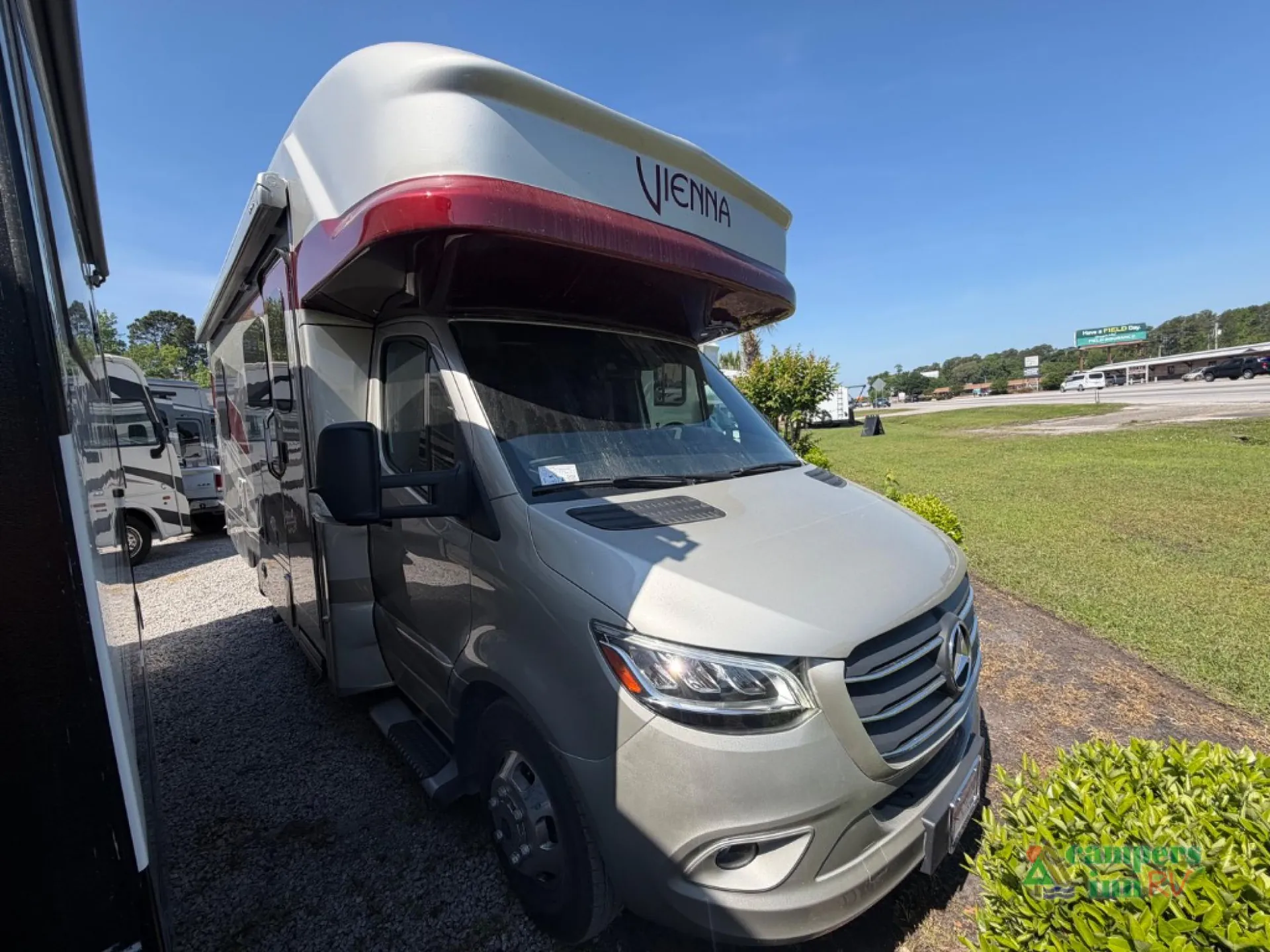2025 Renegade RV Vienna 25VFWC - Photo 2