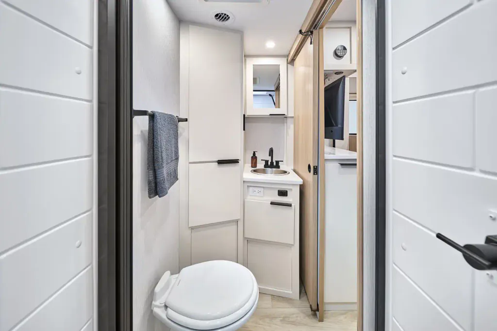 2027 Winnebago Micro Minnie 2108DS, Photos photo 5